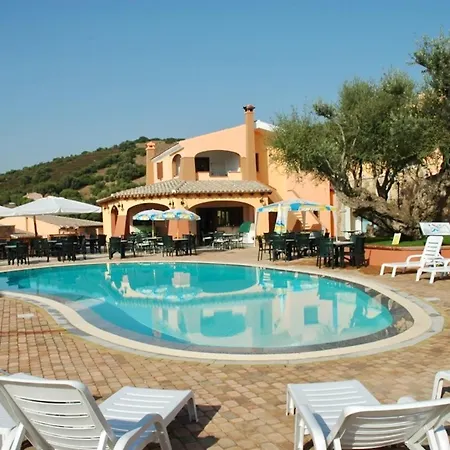 Isa-residence With Swimming Pool Near Budoni