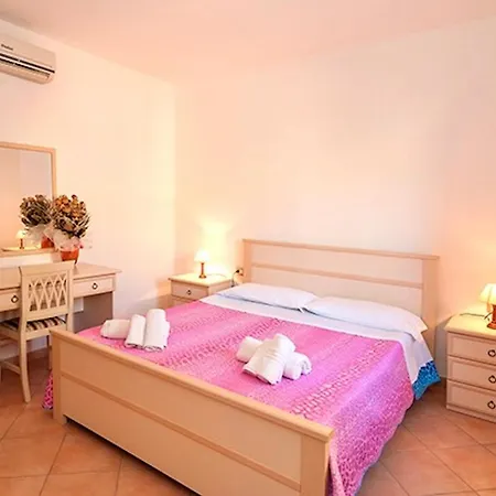 Isa-residence With Swimming Pool Near Апарт-отель